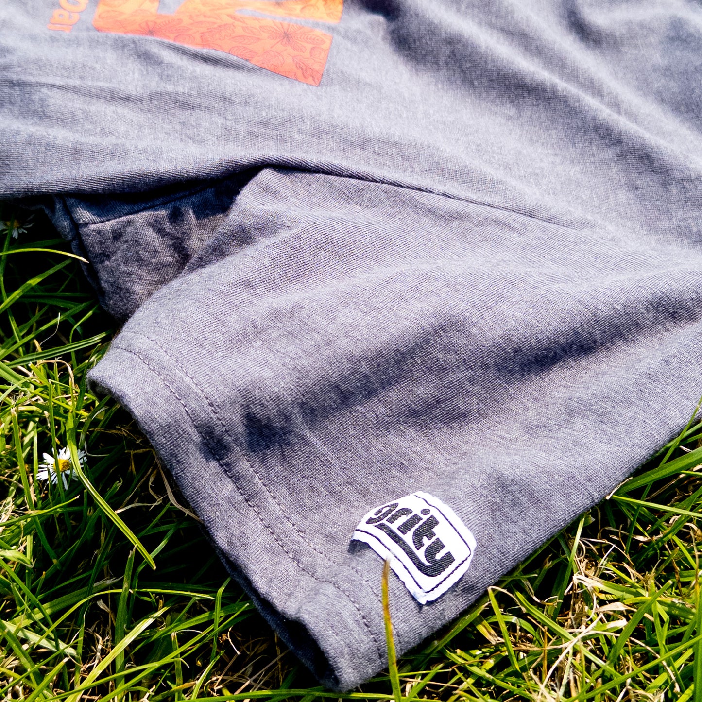 Grity Leaves T-shirt