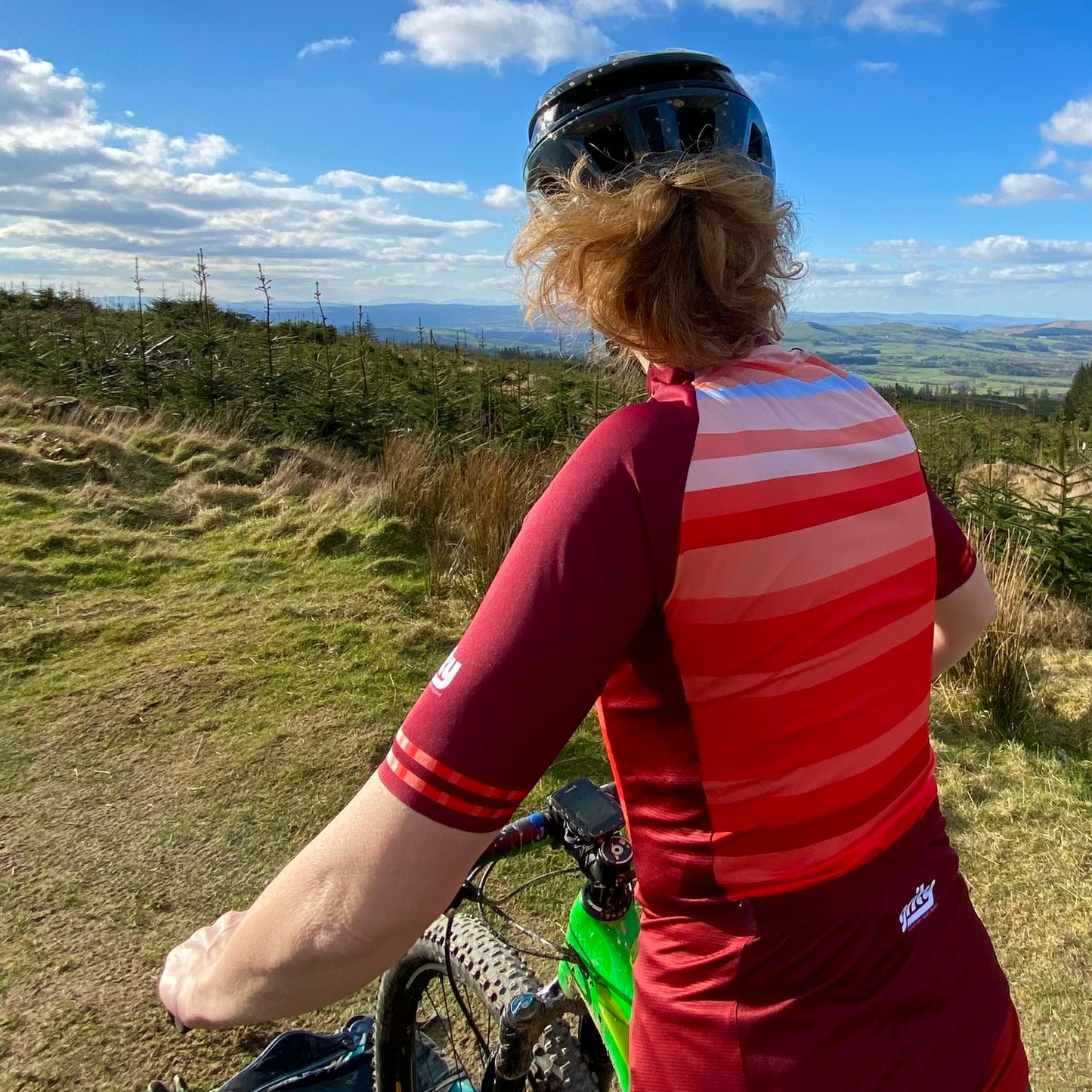 Warm Red Short Sleeve Jersey Women ♻️